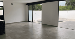 CASA EN VENTA EN PRIVADA RESIDENCIAL EN CONKAL